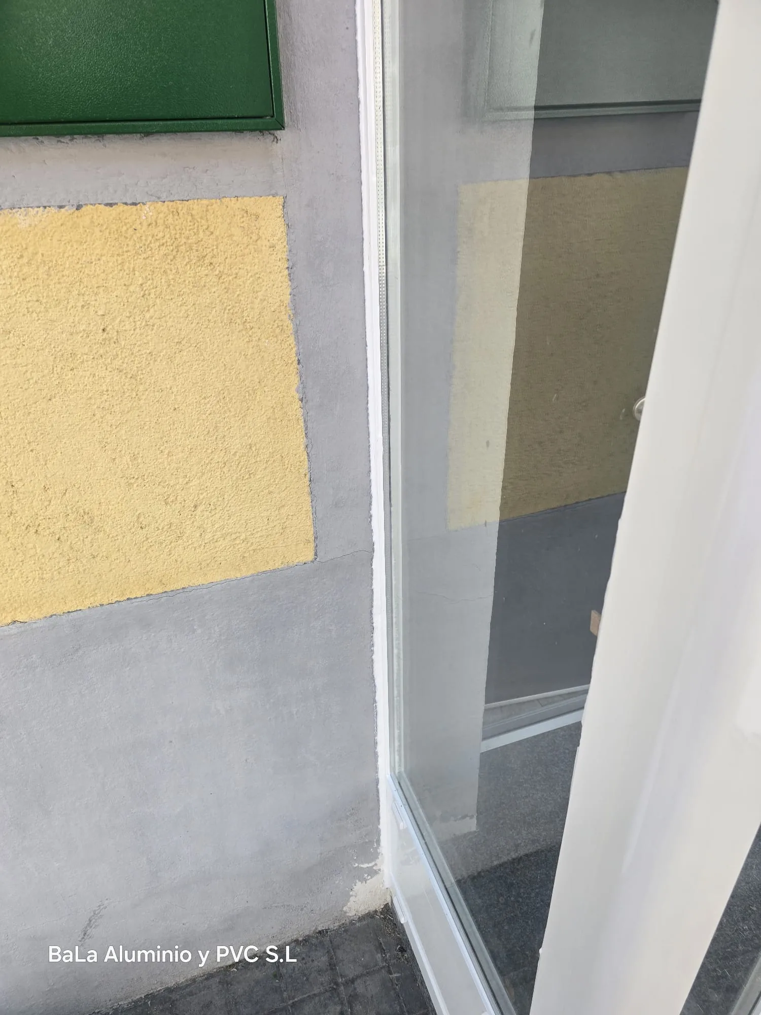Proyecto de carpintería y cerramiento: CERRAMIENTO EN ALUMINIO - BaLa Parla